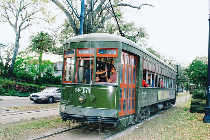 Garden District and Gates of Lafayette Cemetery Walking Tour - Price and Value: $25 for a Guided Neighborhood Reading