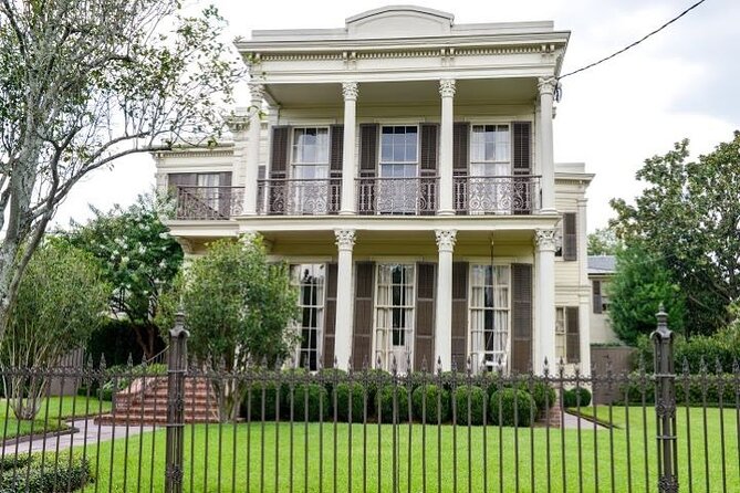 Garden District History and Homes Walking Tour - Lafayette Cemetery No. 1 from the gates: how above-ground crypts work