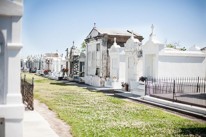Go City: New Orleans All-Inclusive Pass with Over 25 Attractions - Gardens and lantern festival energy: Longue Vue House and Bayou Segnette night lights