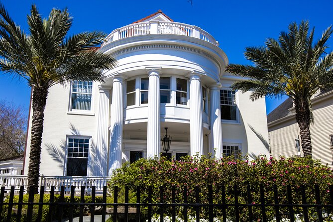 Henley's Private Tours - "Educational-Thoughtful-Entertaining" - Tulane and Loyola areas, plus St. Charles Avenue mansions