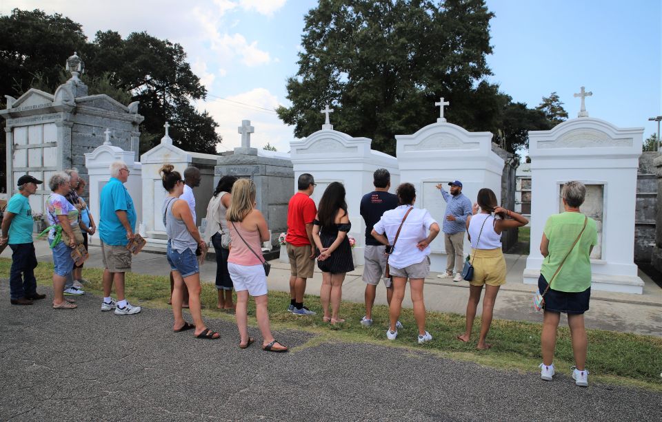 New Orleans: 2-Hour 15-Minute City and Cemetery Tour by Bus - Hotel pickup and the real-life timing that matters