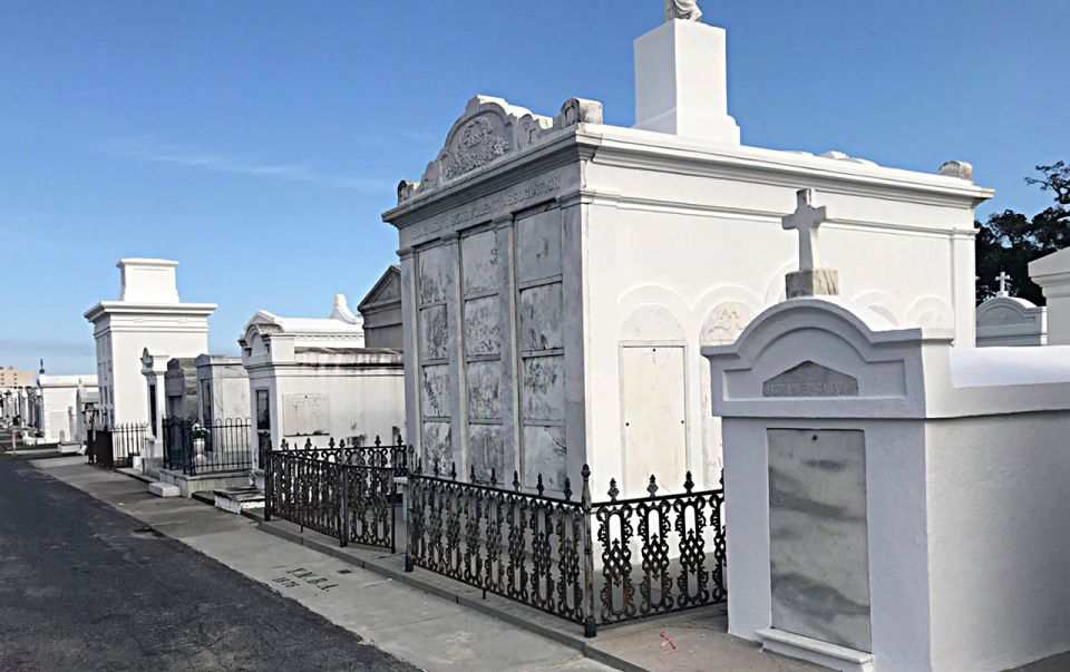 New Orleans: 2-Hour 15-Minute City and Cemetery Tour by Bus - City Park and the slower New Orleans tempo