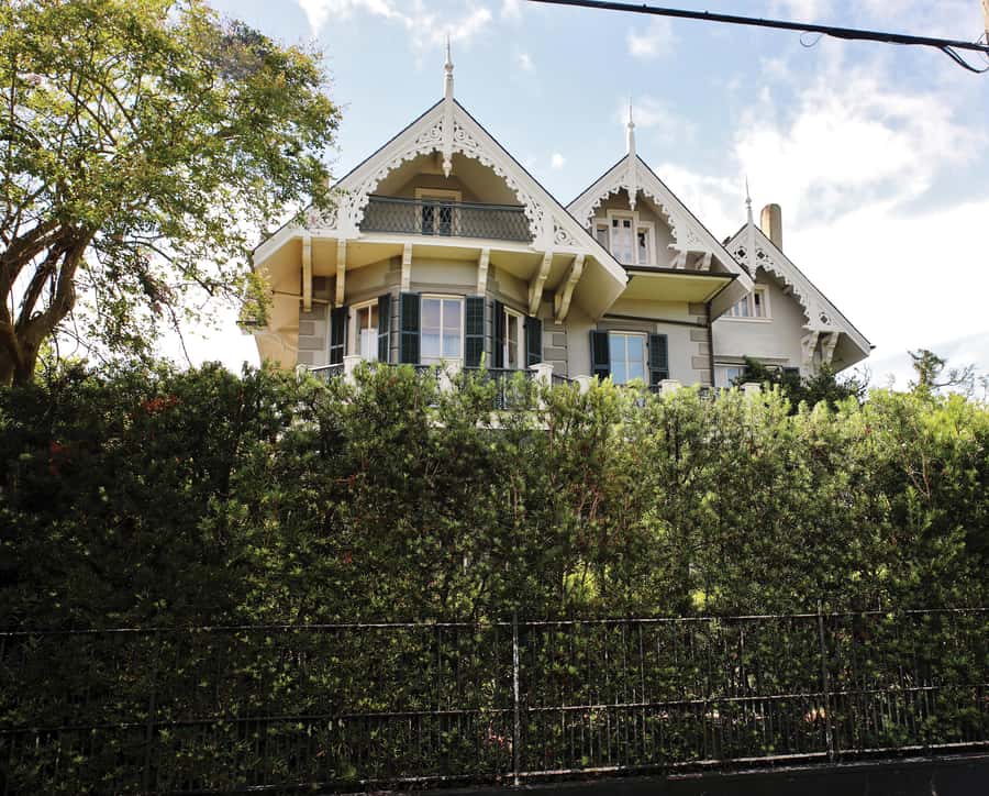 New Orleans: 2-Hour Homes of the Rich & Famous Walking Tour - Who should book this Garden District celebrity homes tour
