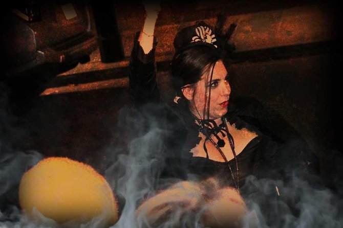 New Orleans Adults-Only Ghost, Voodoo and Vampire Tour - No amplification in a loud Quarter: how to hear the guide