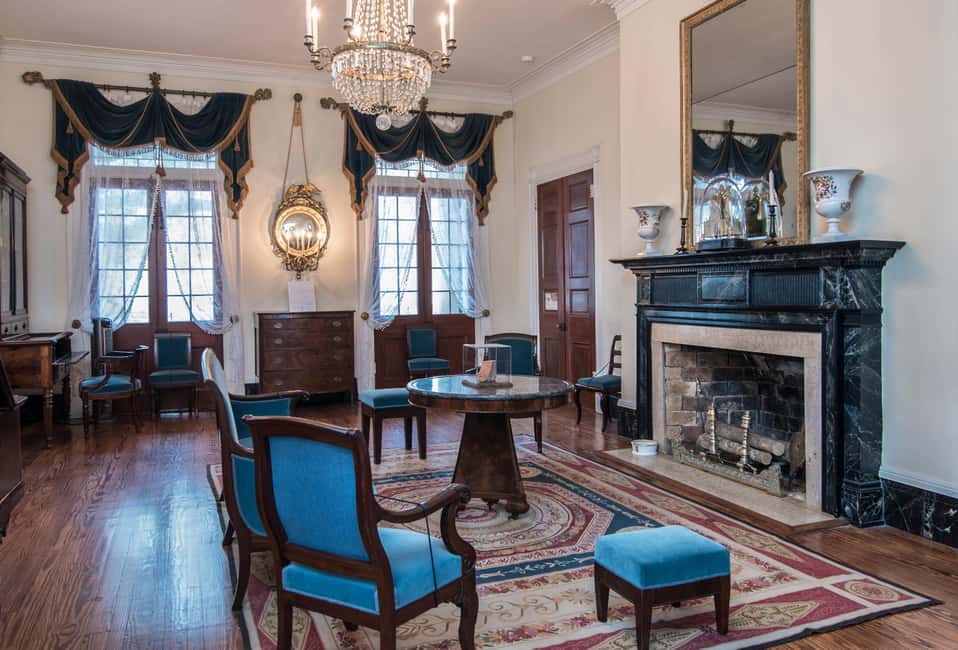 New Orleans: Bayou Swamp Tour and Oak Alley Plantation Tour - Oak Alley Plantation at 3:00 PM: live oaks and what the guided tour covers