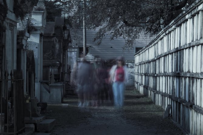 New Orleans Cemetery Bus Tour with Exclusive Cemetery Access - Drive-bys that show you the city’s cemetery pattern