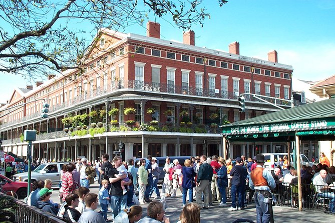 New Orleans City and Cemetery 2-Hour Bus Tour - Garden District: Oak-Lined Streets, Mansion Views, and Celebrity Lore