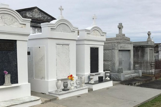 New Orleans City and Cemetery Sightseeing Tour - Jackson Square, Cabildo, Presbytere, and Pontalba Apartments