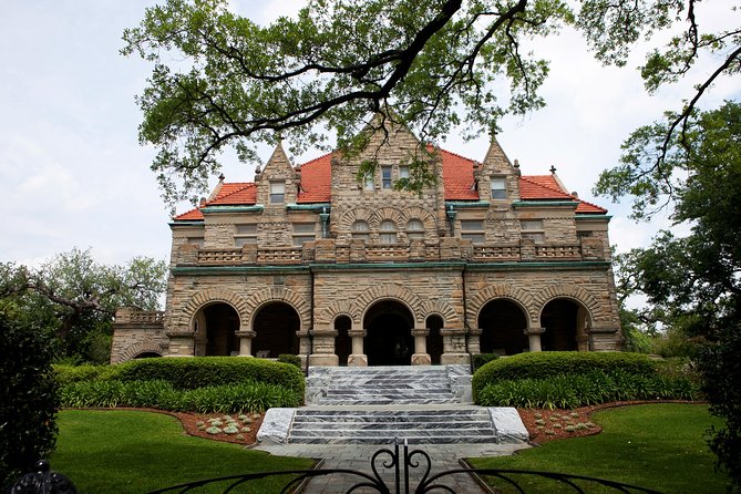 New Orleans City Tour and Steamboat Natchez Harbor Jazz Cruise - Jackson Square and the Pontalbas: history you can actually point to