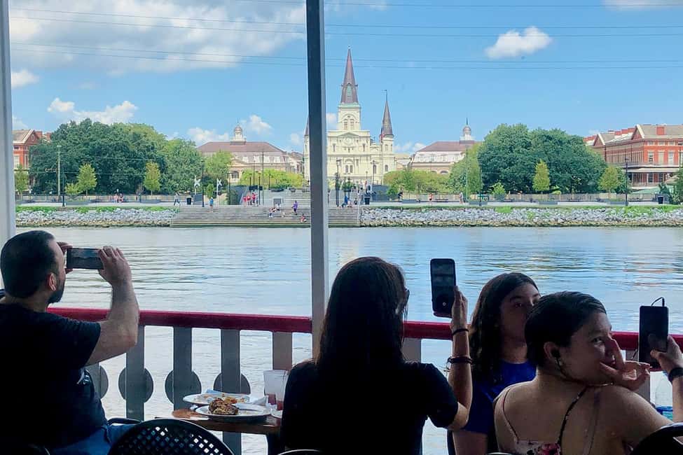 New Orleans: City Tour & Steamboat Daytime Jazz Cruise Combo - Garden District walking stroll: architecture, style, and local stories