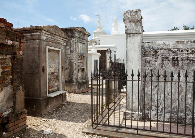 New Orleans Dead of Night Ghosts and Cemetery Bus Tour - Key highlights you’ll care about