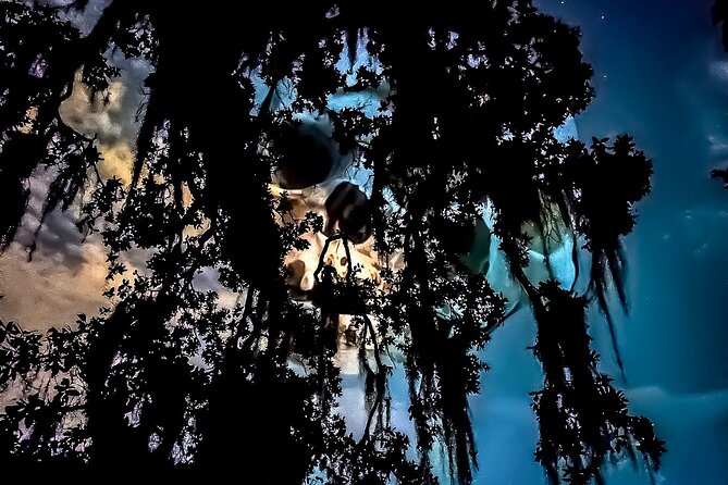 New Orleans: Dead of Night Ghosts and Cemetery Bus Tour - Two Hours, 7 PM or 9:30 PM: How the Timing Shapes the Experience