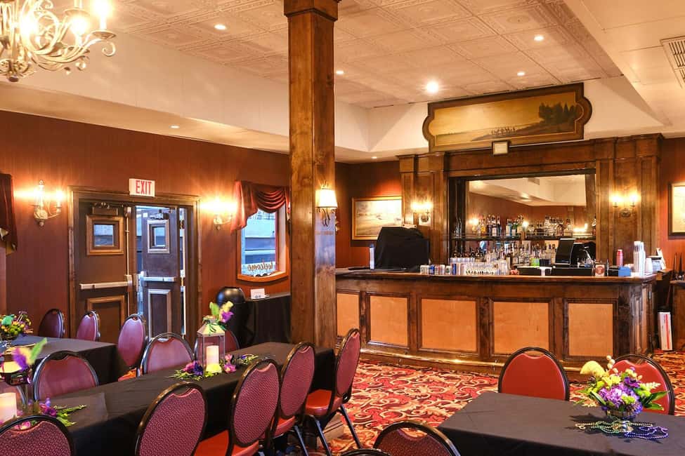 New Orleans: Evening Jazz Cruise on the Steamboat Natchez - Drinks, the bar, and the ship’s engine-room look