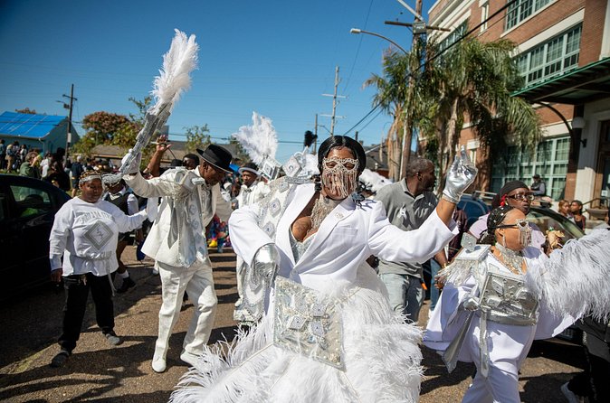 New Orleans Food Tour: Discover the Roots of Creole Cuisine - Comfort in the New Orleans Heat: Breaks, Air-Conditioned Stops, and Short Rides