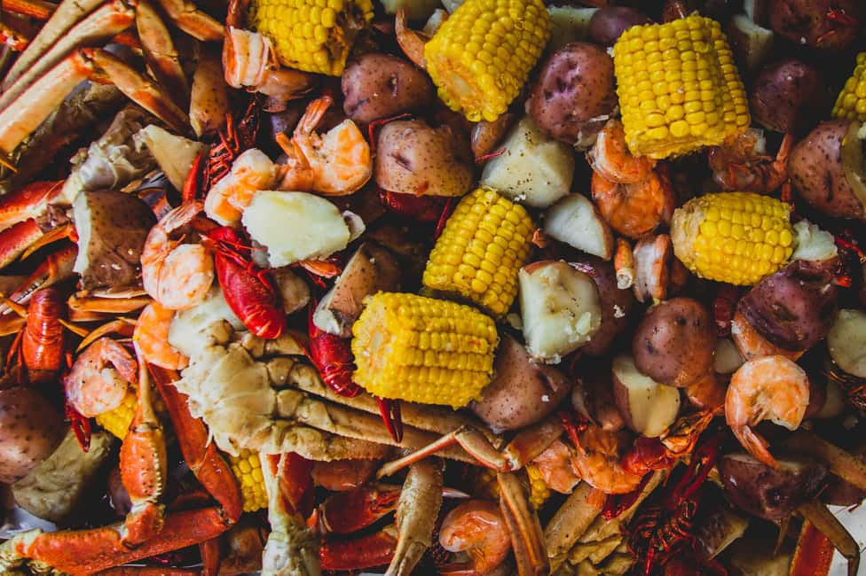 New Orleans: Food Tour with Seafood Boil in French Quarter - Mixology in the Quarter: how the cocktails fit the food