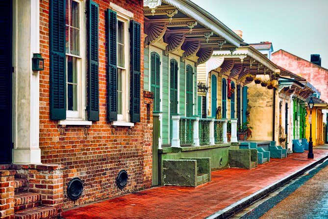 New Orleans French Quarter, Voodoo and Culture Walking Tour - Jackson Square and St. Louis Cathedral: old settlement layers in 25 minutes