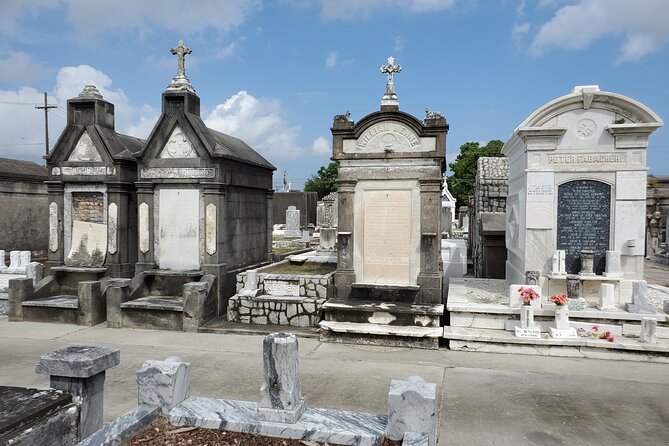 New Orleans Garden District and Cemetery Bike Tour - Pace, road safety, and why small groups feel better here