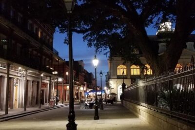 New Orleans Ghost, Vampire, Witch, Voodoo, and Mystery Tour - Meeting at Vampire Apothecary: how the tour sets the tone