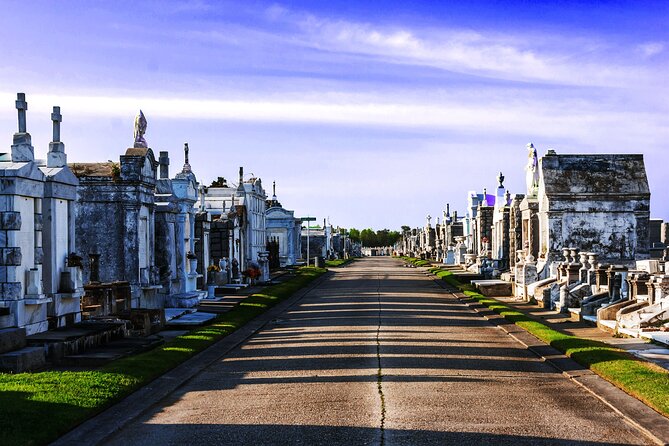 New Orleans Historic Cemetery Walking Tour - Meeting at G’s Pizza and How the Walk Actually Works