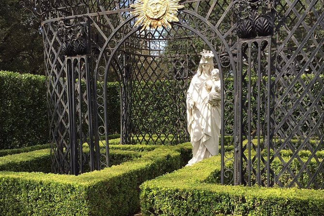 New Orleans Homes of the Rich and Famous Tour of the Garden District - Garden District stop: celebrity-linked exteriors, film spots, and street-level history