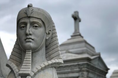 New Orleans Metairie Cemetery Tour: Millionaires and Mausoleums - Reading the Tombs Like a Local: Symbolism and Burial Customs