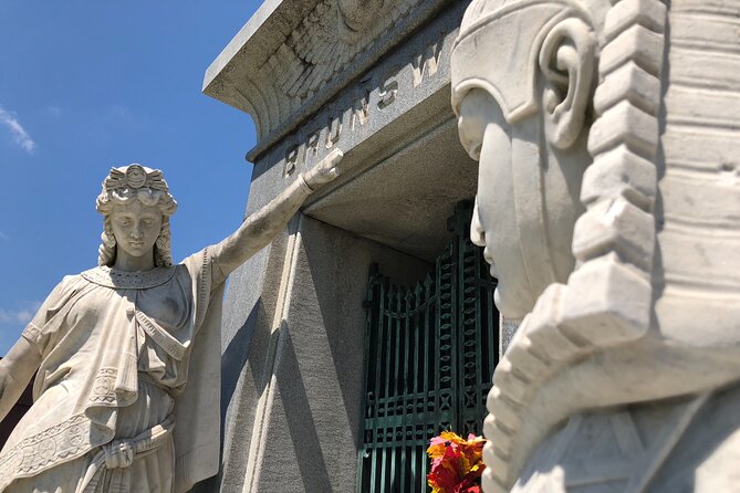 New Orleans Metairie Cemetery Tour: Millionaires and Mausoleums - Weather, Shoes, and Walk Pace: Make It Comfortable