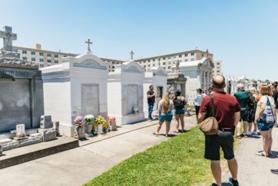 New Orleans: Sightseeing Bus Tour - Where the tour starts: Bon’s Street Food by Jackson Square