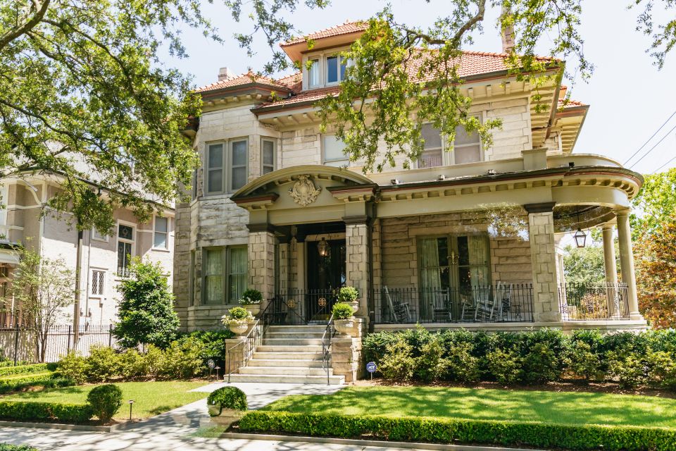New Orleans: Sightseeing Bus Tour - Uptown highlights: St. Charles Avenue, universities, and Magazine Street