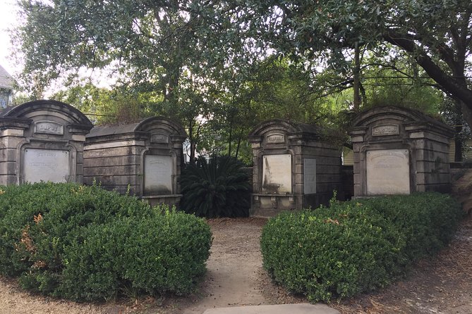 New Orleans Small-Group Garden District Walking Tour - A different New Orleans: why the Garden District feels so special