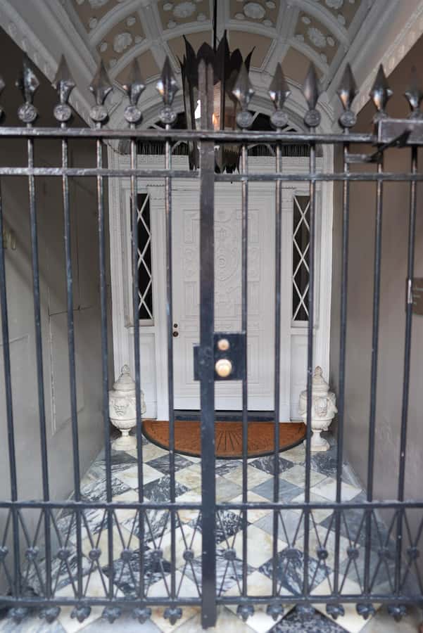 New Orleans: True Crime Pub Crawl - Meeting outside Bon’s and how the night moves