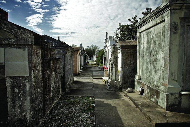 One Hour Saint Louis Cemetery Number One Walking Tour - Key takeaways before you go