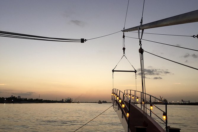 Paddlewheeler Creole Queen Jazz Dinner Cruise in New Orleans - Drinks, Bar Setup, and What Costs Extra