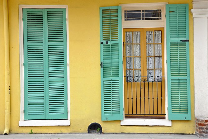 Private French Quarter & Garden District Tour: Walk and Drive Combo - Stop 2: The Garden District’s oak-lined mansions and political context