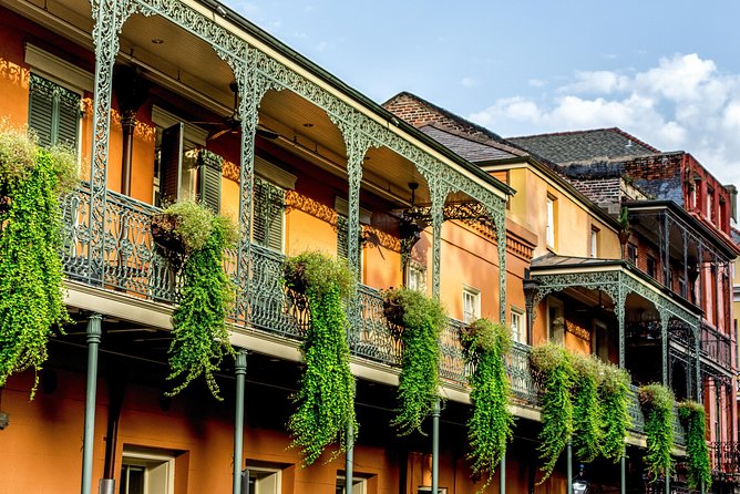 Private French Quarter & Garden District Tour: Walk and Drive Combo - What your private guide changes about the tour