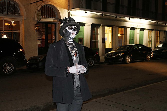 Private Ghost, Voodoo and Vampire Tour - Jackson Square pass-by: General Jackson and a witches-vibe viewpoint