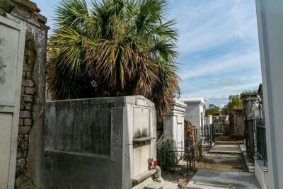 St. Louis Cemetery No. 1 Official Walking Tour - The front gates walk: what you’ll notice first inside