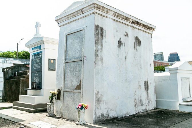St. Louis Cemetery No. 1 Official Walking Tour - Walking comfort: shoes, footing, and keeping it enjoyable