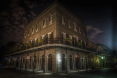 The Bad Broads Tour of New Orleans - Meeting on Royal Street and Staying On-Time
