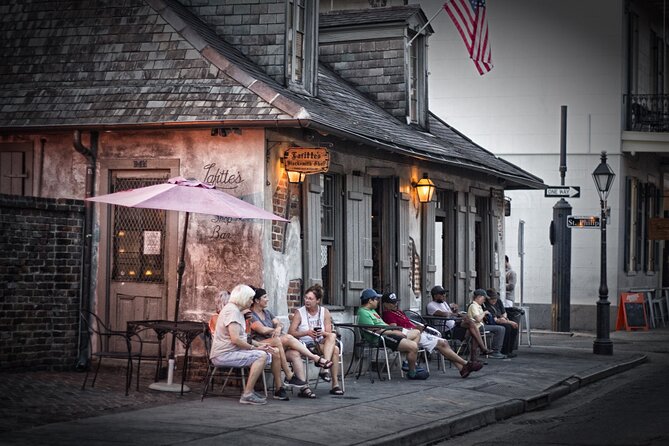 The French Quarter Haunted Tour - Stop 1: Cuban Creations Cigar Bar and the mood-setter role of a real bar