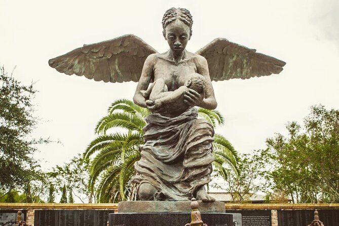 Whitney Plantation Tour with Narrated Bus Ride from New Orleans - From St. Louis Cathedral to the plantations: the 5–6 hour flow